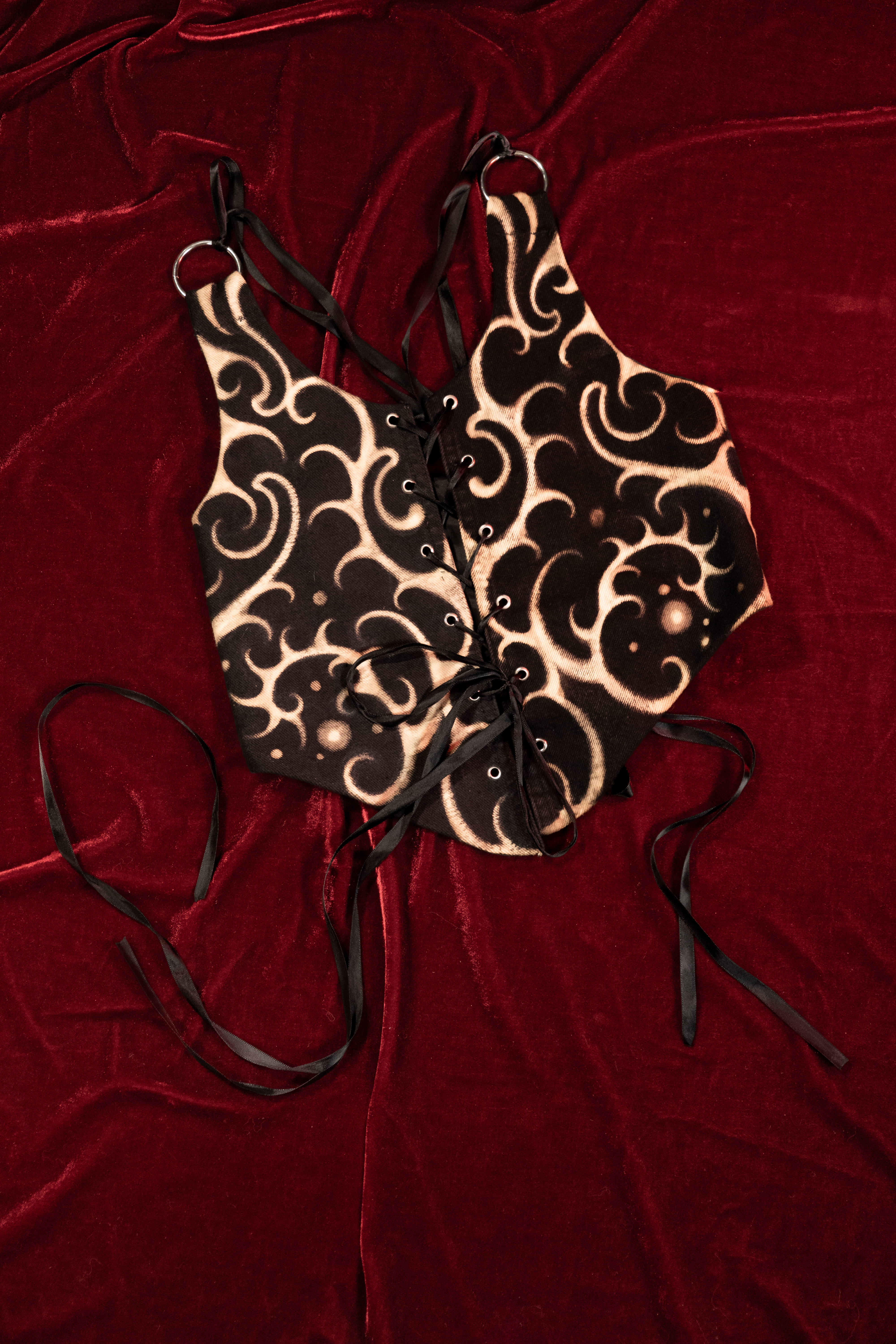 Corsette negro con detalles en naranja